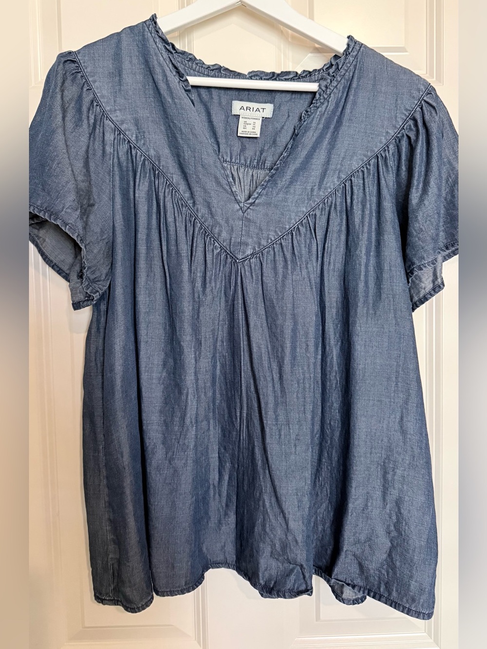 Ariat Women's Chambray V-Neck Short Sleeve Tunic - Denim Blue